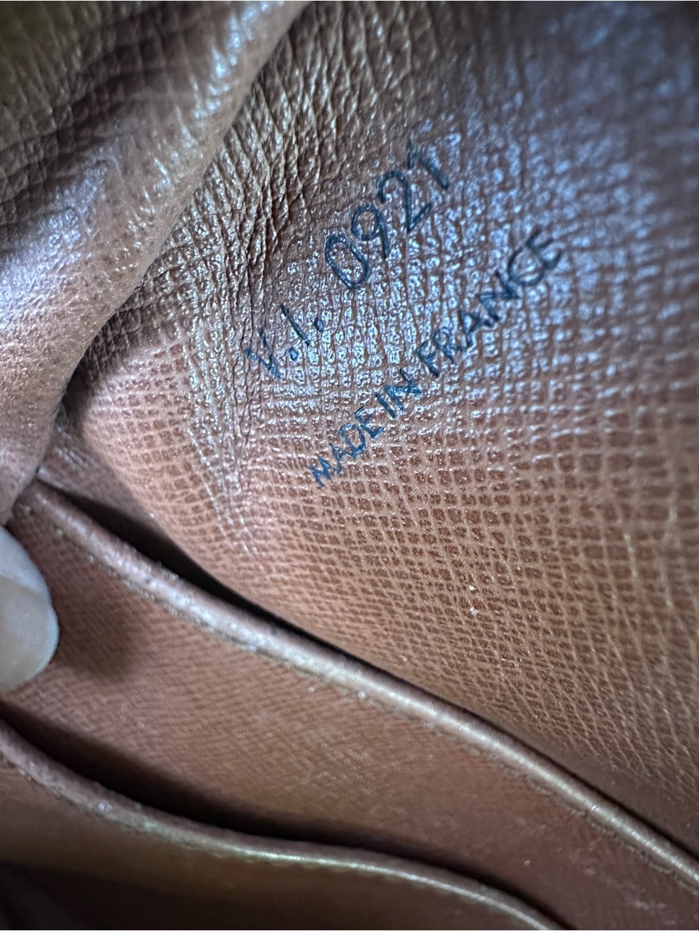 Vintage Louis Vuitton Brown Monogram
Porte Documents Voyage - Picture 11 of 16